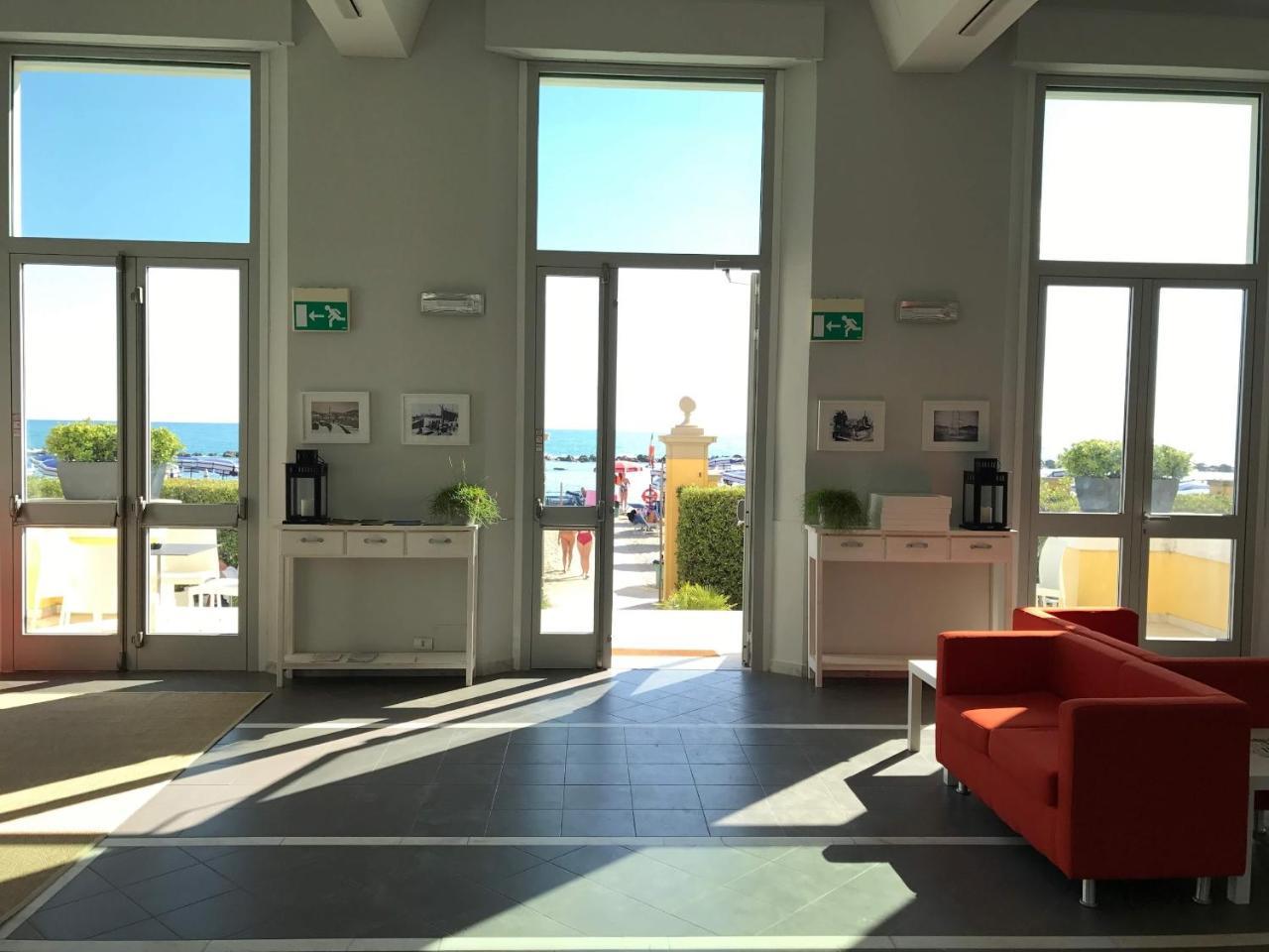 Casa F.A.C.I Hotell Marina di Massa Exteriör bild