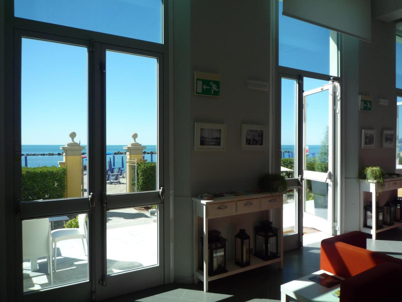 Casa F.A.C.I Hotell Marina di Massa Exteriör bild